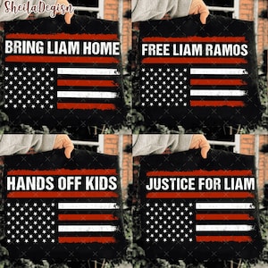 Puede incluir: Bolsas de mano negras con un diseño de bandera estadounidense desgastada. Cada bolsa presenta un lema diferente en texto blanco y rayas rojas: "BRING LIAM HOME", "FREE LIAM RAMOS", "HANDS OFF KIDS" y "JUSTICE FOR LIAM".