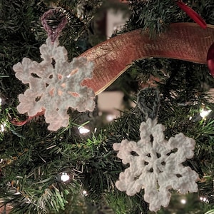 Crochet snowflake ornament !