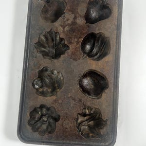 Vintage John Wright Co. Cast Iron Fruits & Vegetables Muffin Mold – Bakeware for Unique baked goods - Collectible Kitchen Decor