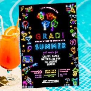 Peut inclure: Une invitation de f&ecirc;te de remise de dipl&ocirc;me vibrante avec des graphismes au n&eacute;on sur fond noir. L'invitation comprend le texte "GRAD!" et "SUMMER", ainsi que les d&eacute;tails de l'&eacute;v&eacute;nement et un cocktail avec une tranche d'orange. Le fond est une piscine bleue.