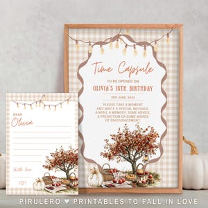 Könnte beinhalten: Ein Zeitkapsel-Schild und eine passende Notizkarte mit beigem Vichy-Muster, Lichterketten und einem herbstlichen Baum. Das Schild trägt die Aufschrift: Time Capsule to be opened on Olivia's 18th Birthday, 3rd June, 2043, nebst Textaufforderungen.