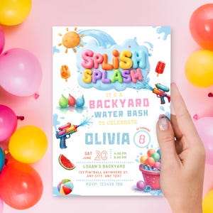 Puede incluir: Una invitaci&oacute;n de fiesta con el texto "Splish Splash" y "Backyard Water Bash" para celebrar el 8&ordm; cumplea&ntilde;os de Olivia. La invitaci&oacute;n presenta pistolas de agua, helados y una rodaja de sand&iacute;a, con globos coloridos en el fondo.
