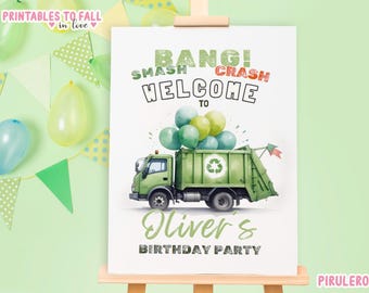 Puede incluir: Un cartel de bienvenida verde y blanco para una fiesta de cumpleaños con un camión de basura verde y globos. El cartel dice "Bang! Smash Crash Welcome to Oliver's Birthday Party".