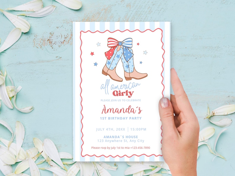 Puede incluir: Tarjeta de invitaci&oacute;n de cumplea&ntilde;os con borde rojo y azul. Presenta una ilustraci&oacute;n de botas de vaquero y un lazo rojo, blanco y azul. El texto dice "all american Girly" e invita a la fiesta de cumplea&ntilde;os de Amanda.