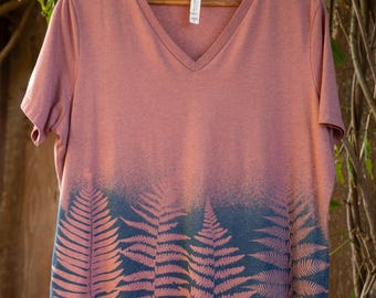 Camiseta XL Pink Fern Cianotype com decote em V
