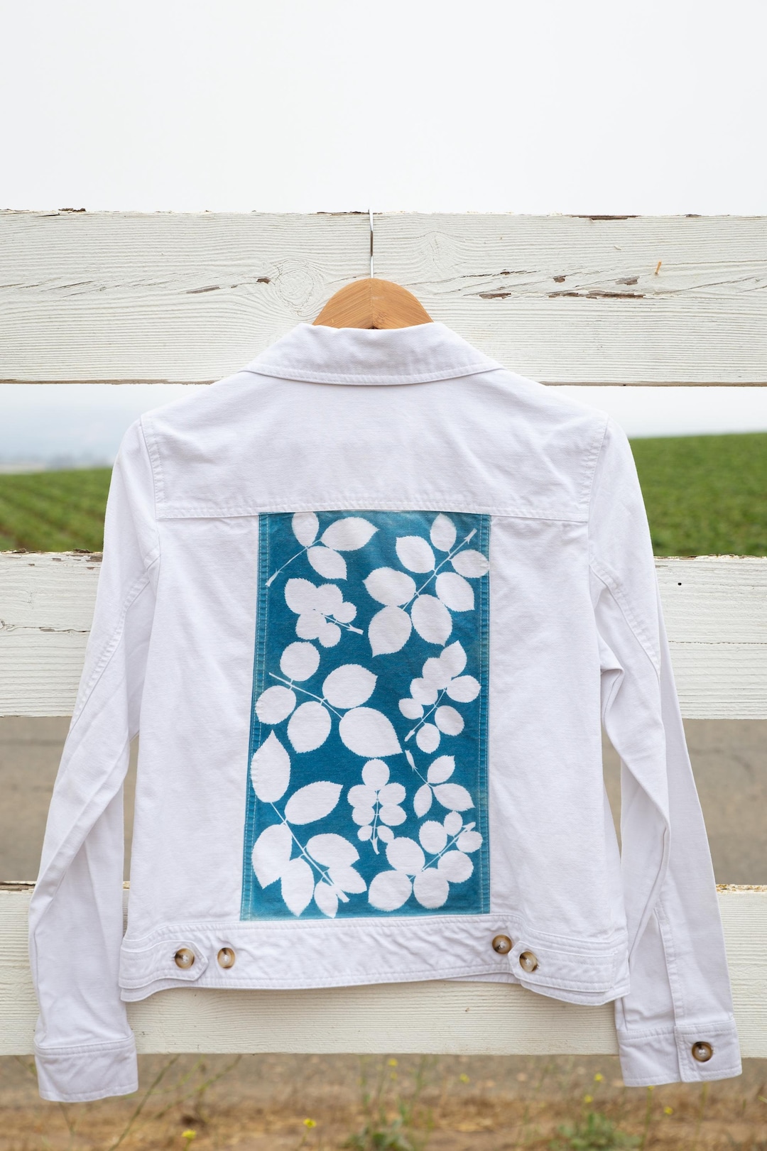 Giacca in denim bianco cianotipo Lupine Rose Leaf, taglia M