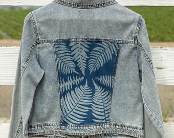 Jaqueta estampada em cianótipo Sml Fern, roupas femininas recicladas, jeans, fotografia alternativa, impressão solar, cianótipo, planta,
