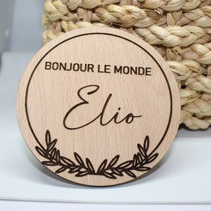 Carte Bienvenue Bébé Gravé rond en Bois de hêtre Personnalisable coeur maman image 2