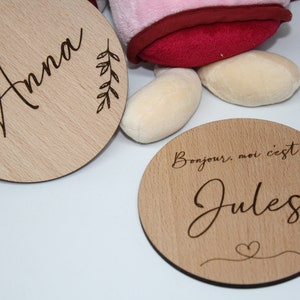 Carte Bienvenue Bébé Gravé rond en Bois de hêtre Personnalisable coeur maman image 6