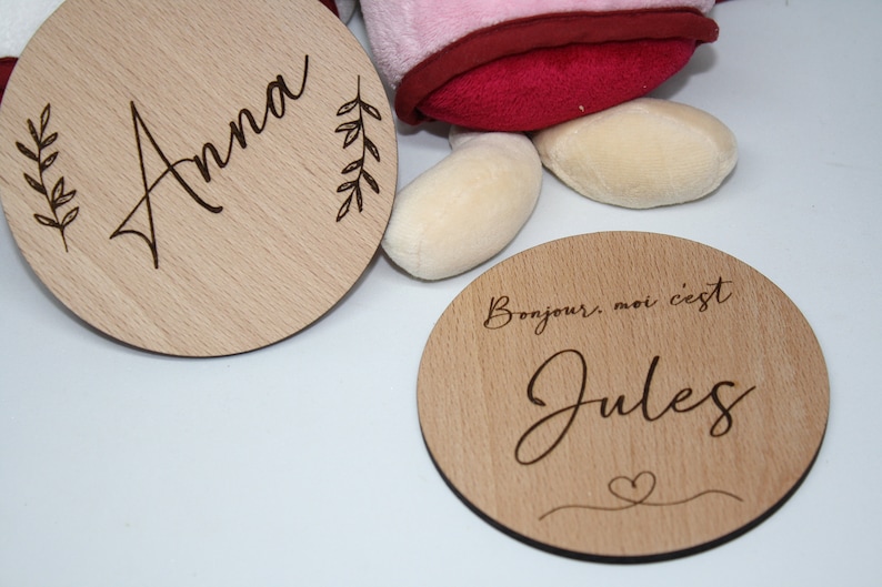 Carte Bienvenue Bébé Gravé rond en Bois de hêtre Personnalisable coeur maman image 6
