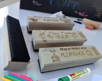 Brosse de tableau en bois personnalisée avec 3 choix de gravure MODELE D - E -F - Pour un souvenir unique , pour maitresse et maitre d'école