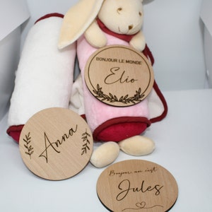 Carte Bienvenue Bébé Gravé rond en Bois de hêtre Personnalisable coeur maman image 5