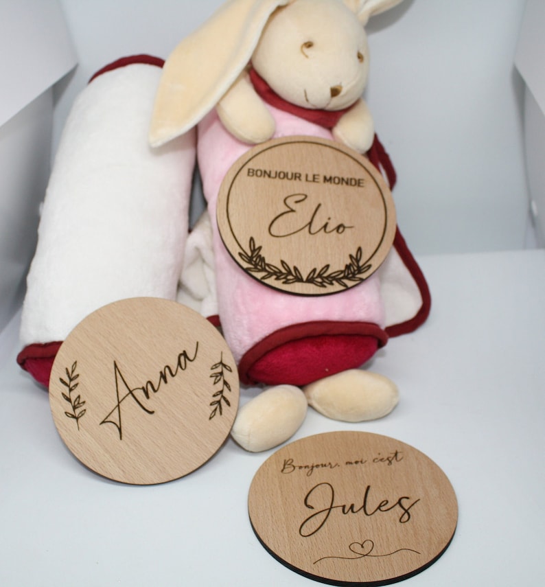 Carte Bienvenue Bébé Gravé rond en Bois de hêtre Personnalisable coeur maman image 5