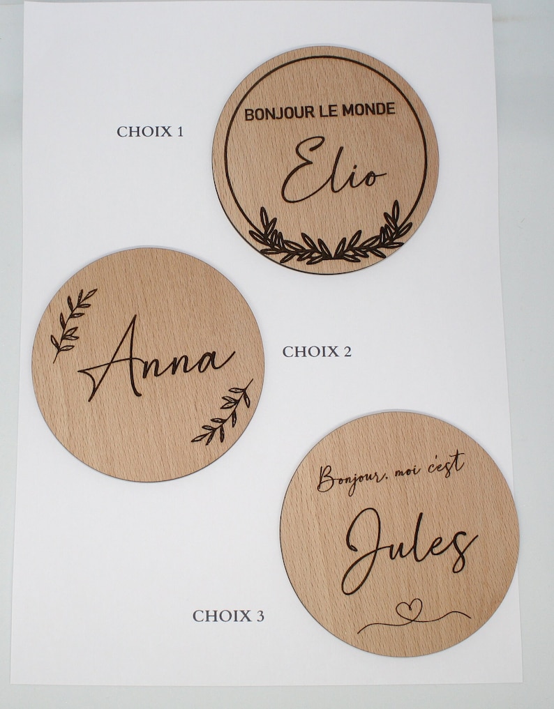 Carte Bienvenue Bébé Gravé rond en Bois de hêtre Personnalisable coeur maman image 3