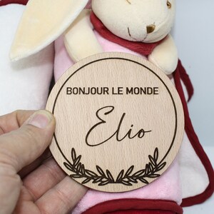 Carte Bienvenue Bébé Gravé rond en Bois de hêtre Personnalisable coeur maman image 4