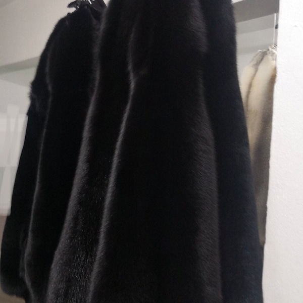 Peau/pelure de renard noir teint, vraie peau, peau de fourrure, manteau de fourrure, accessoires de fourrure