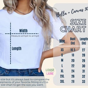 Peut inclure: Un t-shirt blanc accompagn&eacute; d'un tableau des tailles Bella + Canvas 3001. Le tableau affiche les mesures en pouces pour les tailles XS &agrave; 3XL, incluant le buste et la longueur. Un sch&eacute;ma illustre comment mesurer la largeur d'aisselle &agrave; aisselle.