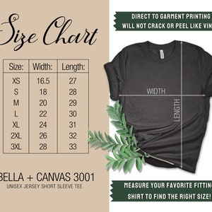 Puede incluir: Tabla de tallas para la camiseta de manga corta de jersey unisex Bella + Canvas 3001. La tabla muestra las tallas XS a 3XL con las medidas de ancho y largo correspondientes en pulgadas.