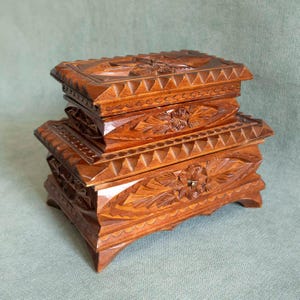 Vintage houten kist, sieradendoos, sieradenopslag, gebeeldhouwde altaardoos, rustieke aandenkendoos, altaarkistdoos, cadeau voor heksen