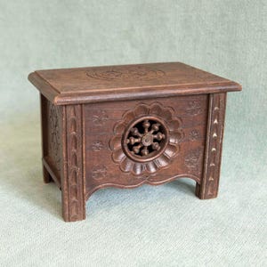 Caja de madera vintage, caja de altar tallada con patas, caja para ofrendas rituales de brujería, almacenamiento pagano de Wicca, regalo de brujería, cofre de recuerdos espirituales