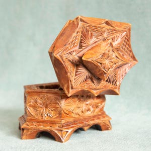 Vintage houten kist, sieradendoos, sieradenopslag, gebeeldhouwde altaardoos, rustieke aandenkendoos, altaarkistdoos, cadeau voor heksen