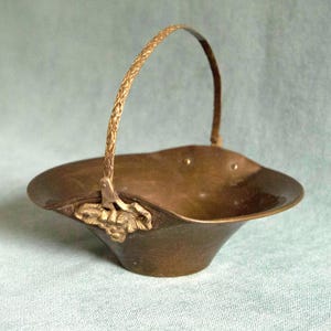 Cuenco de ofrendas de latón vintage con asa – Cuenco para altar ritual, quemador de incienso de brujería, recipiente de hechizos de latón, decoración pagana, regalo único para brujas