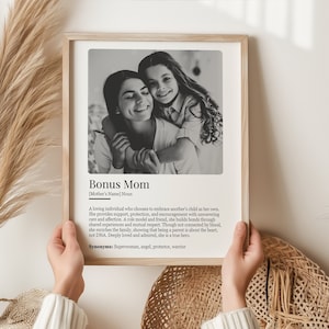 Arte de parede para impressão personalizada com definição de mãe bônus, impressão de definição de madrasta, moldura de foto com definição de mãe, presente de aniversário para mãe, presente de bônus para mãe