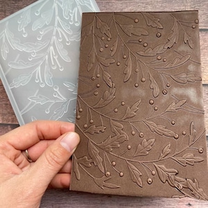 Carpeta de relieve - Tarjetas de felicitación navideñas con hojas botánicas EM001