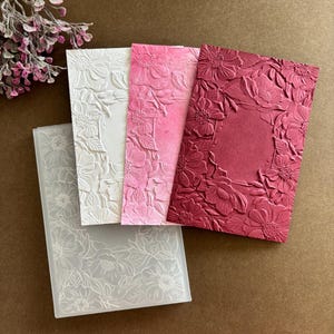 Carpeta de relieve - Tarjetas de felicitación navideñas con hojas botánicas EM001
