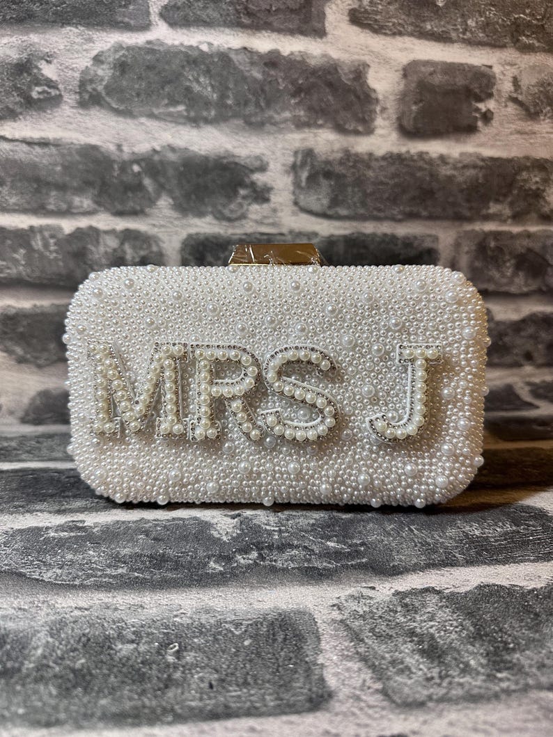 Personalized pearl clutch bag, Personalized bride wedding clutch bag, Bridal Purse, wedding clutch bag, Bridal hen do bag, Mrs Initial Bag imagem 11