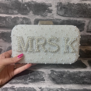 Personalized pearl clutch bag, Personalized bride wedding clutch bag, Bridal Purse, wedding clutch bag, Bridal hen do bag, Mrs Initial Bag imagem 10