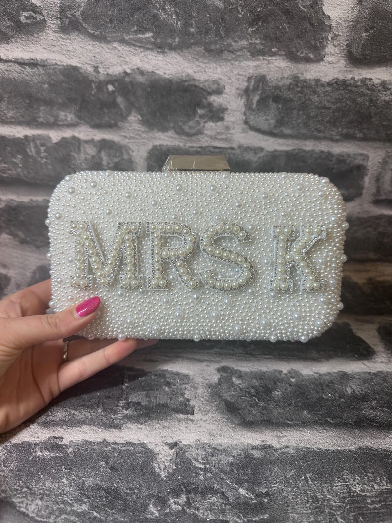 Personalized pearl clutch bag, Personalized bride wedding clutch bag, Bridal Purse, wedding clutch bag, Bridal hen do bag, Mrs Initial Bag imagem 10