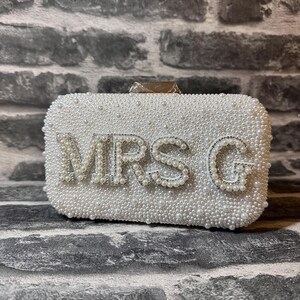 Personalized pearl clutch bag, Personalized bride wedding clutch bag, Bridal Purse, wedding clutch bag, Bridal hen do bag, Mrs Initial Bag imagem 14