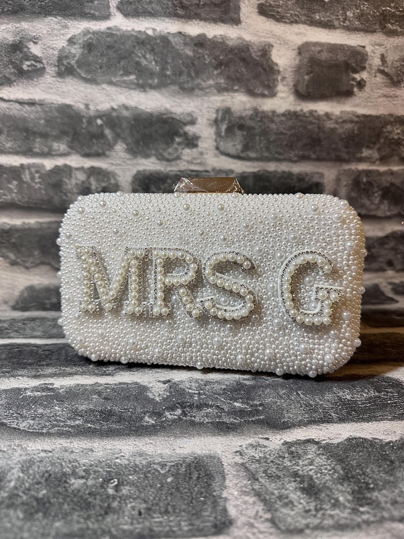 Personalized pearl clutch bag, Personalized bride wedding clutch bag, Bridal Purse, wedding clutch bag, Bridal hen do bag, Mrs Initial Bag imagem 14