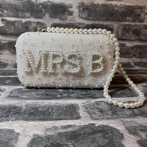 Personalized pearl clutch bag, Personalized bride wedding clutch bag, Bridal Purse, wedding clutch bag, Bridal hen do bag, Mrs Initial Bag imagem 9