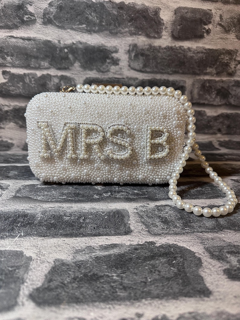Personalized pearl clutch bag, Personalized bride wedding clutch bag, Bridal Purse, wedding clutch bag, Bridal hen do bag, Mrs Initial Bag imagem 9