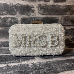 Personalized pearl clutch bag, Personalized bride wedding clutch bag, Bridal Purse, wedding clutch bag, Bridal hen do bag, Mrs Initial Bag imagem 13
