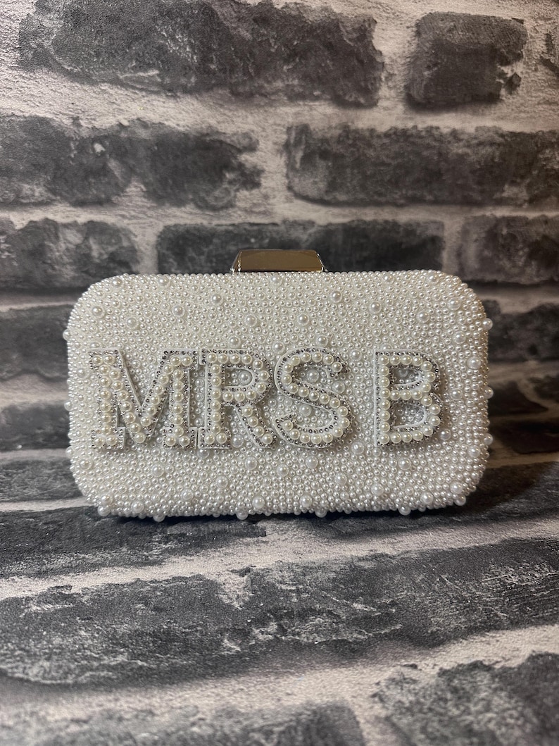 Personalized pearl clutch bag, Personalized bride wedding clutch bag, Bridal Purse, wedding clutch bag, Bridal hen do bag, Mrs Initial Bag imagem 13