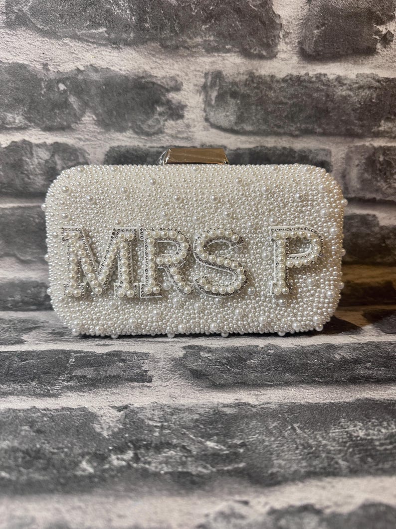 Personalized pearl clutch bag, Personalized bride wedding clutch bag, Bridal Purse, wedding clutch bag, Bridal hen do bag, Mrs Initial Bag imagem 8