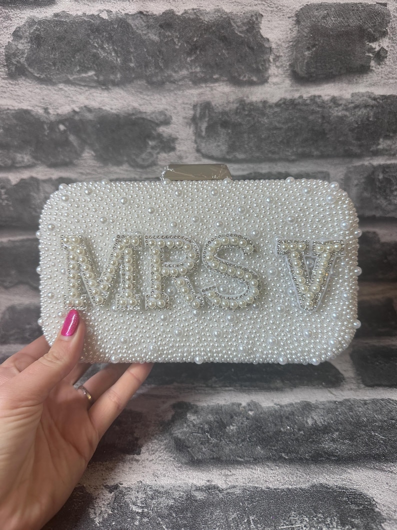 Personalized pearl clutch bag, Personalized bride wedding clutch bag, Bridal Purse, wedding clutch bag, Bridal hen do bag, Mrs Initial Bag imagem 7
