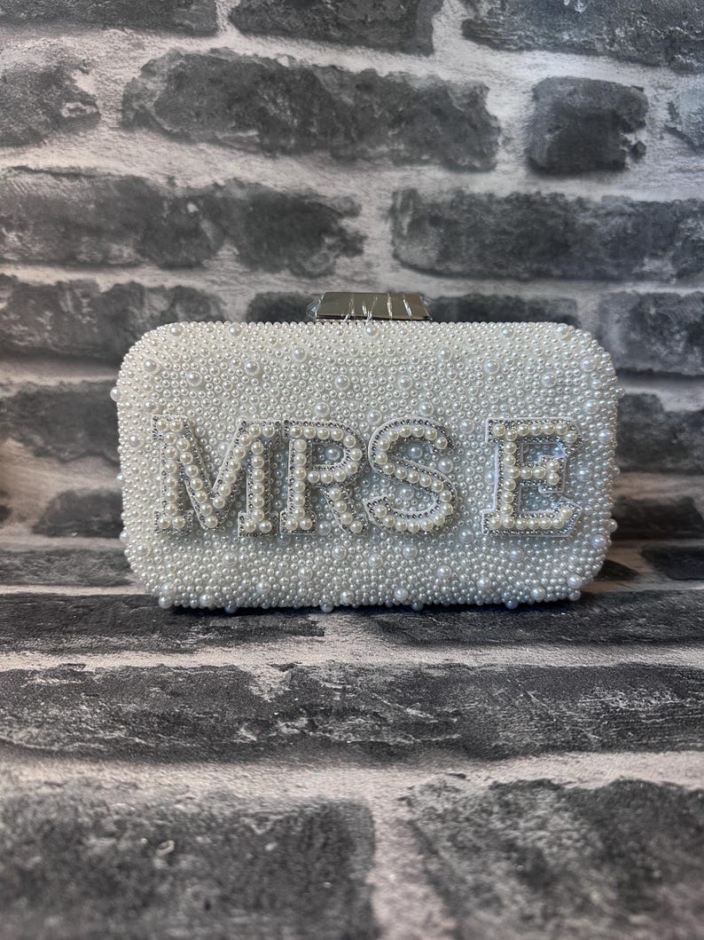 Personalized pearl clutch bag, Personalized bride wedding clutch bag, Bridal Purse, wedding clutch bag, Bridal hen do bag, Mrs Initial Bag imagem 12