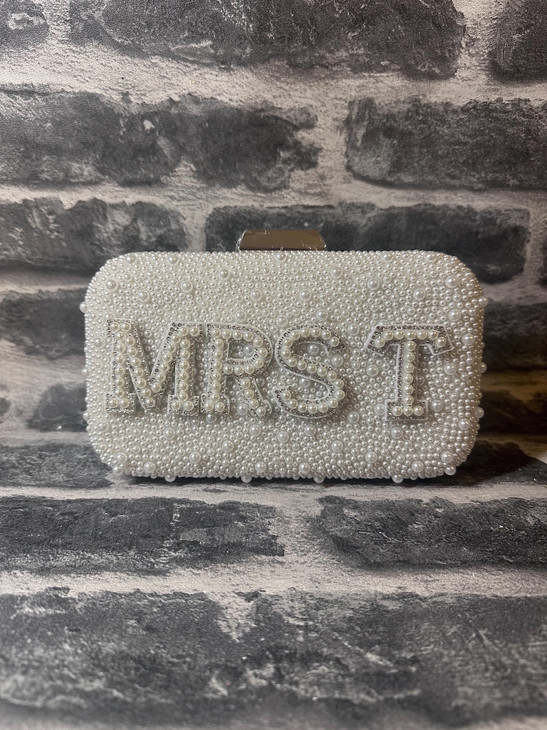 Personalized pearl clutch bag, Personalized bride wedding clutch bag, Bridal Purse, wedding clutch bag, Bridal hen do bag, Mrs Initial Bag imagem 15
