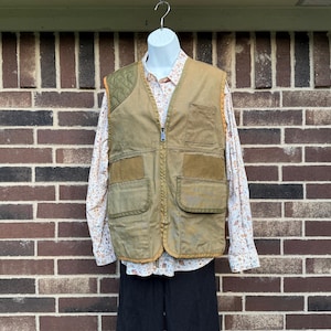 SafTbak Green Cotton Hunting Vest, Cotton and Synthetic Vest with Removable Game Bag and Duck Patterned Lining at Neck, Tag size Small