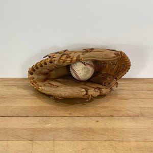 Youth Rawlings RHT Baseball Glove PG 24  Signed Leather Baseball Glove with Rawlings Baseball, Glove Made in Korea