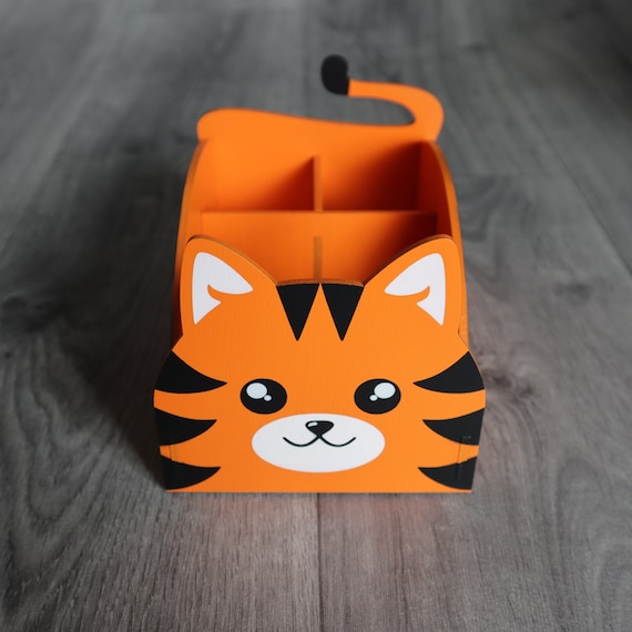 Cat desk clearance tidy