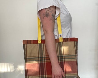 Tasche aus Karostoff & gelben Gurtband | Upcycling Schultertasche | Beutel | Schultertasche