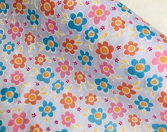 Floral Polycotton Fabric// Polycotton fabric, Daisy fabric, Cute fabric, White fabric, Flower fabric, Summer fabric, By the metre