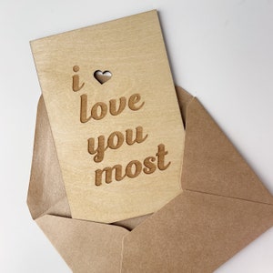 Ti amo di più, biglietto in legno, regali personalizzati, espositore per biglietti in legno con messaggio personalizzato, anniversario, giorno delle nozze, compleanno moderno, semplicemente perché