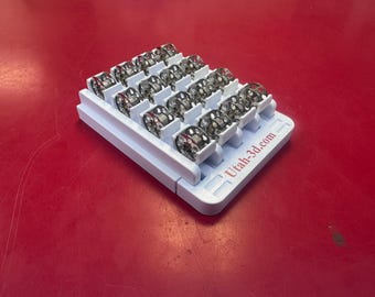 Soporte para canillas (con capacidad para 16 canillas CB Bernina, la mayoría de las canillas de plástico Babylock y muchas otras) - Canillas no incluidas