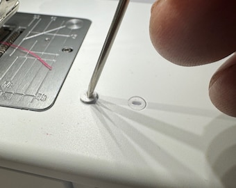 Protecteur de port d'accessoires (fiche) pour les nouvelles machines Bernina